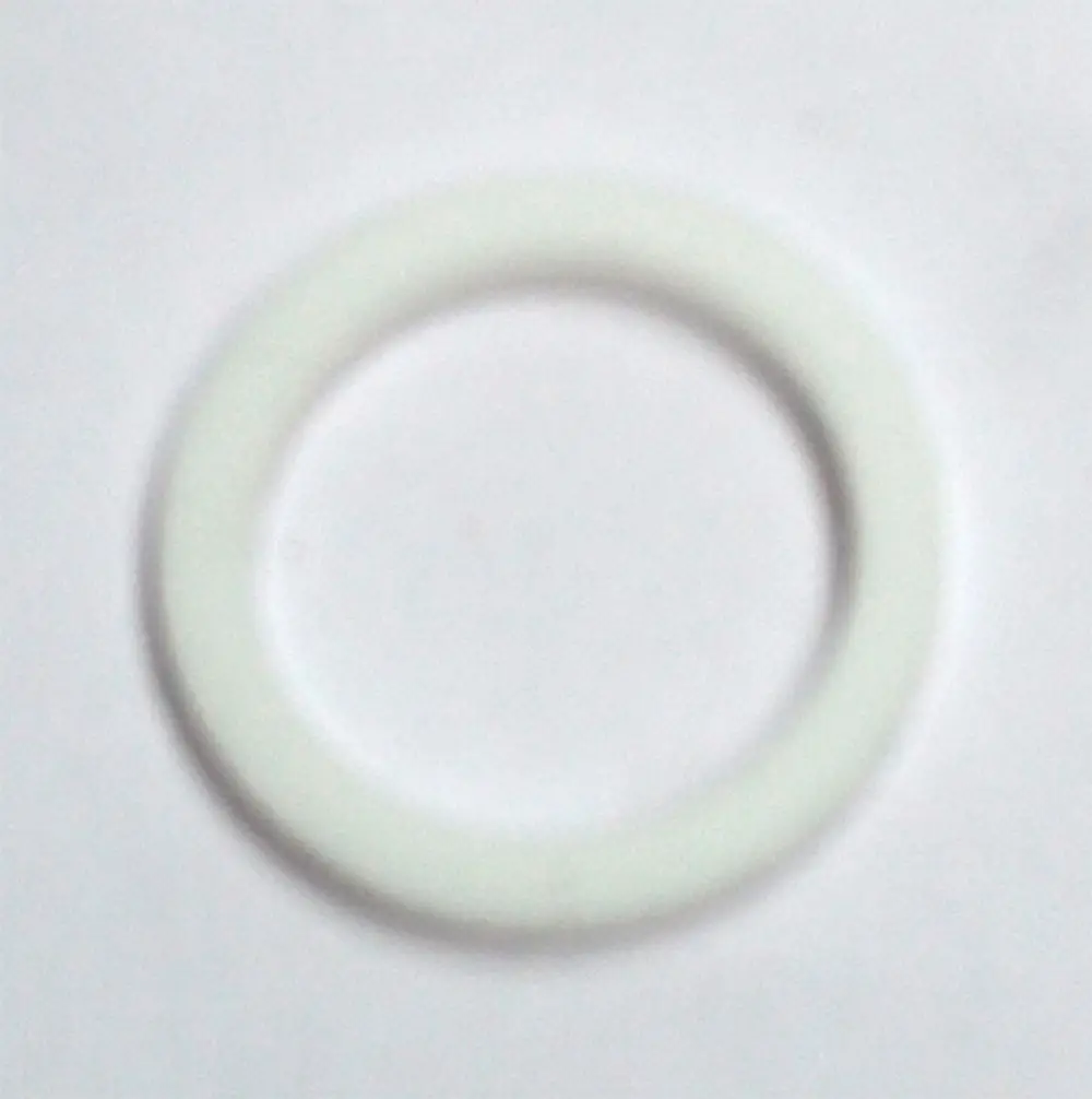 Weißer Dichtungsring auf hellem Hintergrund, vermutlich aus Gummi oder Kunststoff, geeignet für Anwendungen von Daikin.